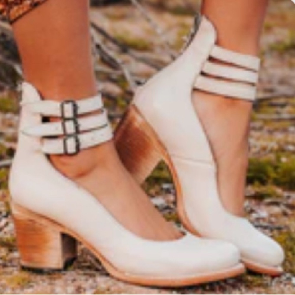 Randi Beige Freebird shoes, worn only once